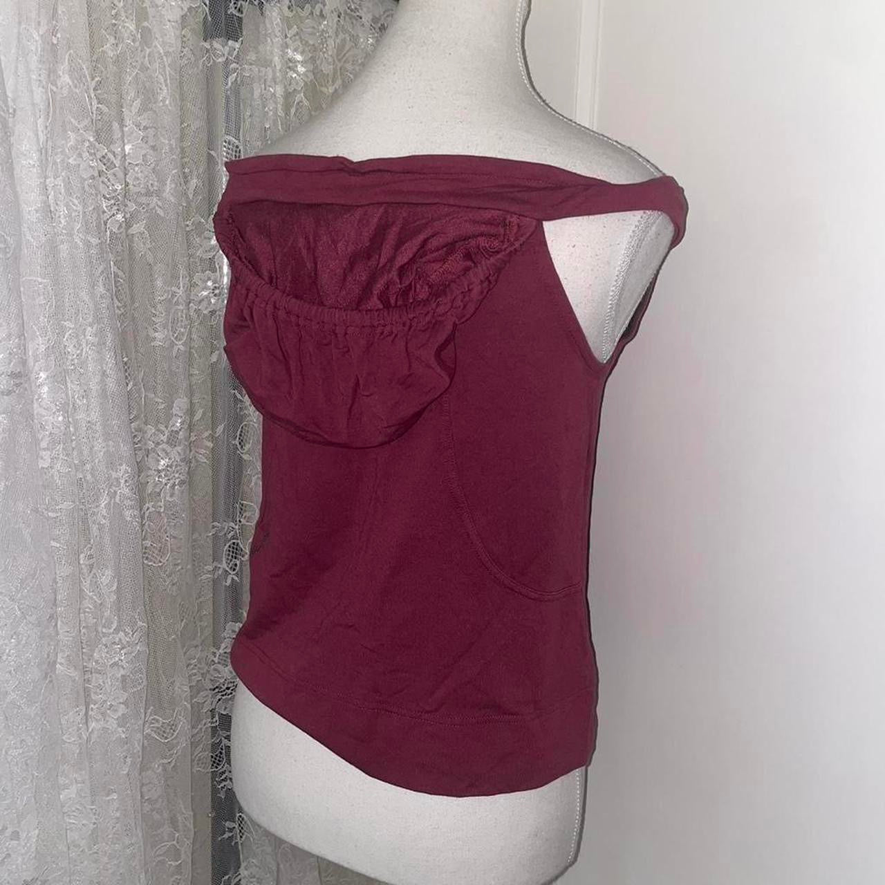 Cop. Copine maroon off the shoulder hooded top